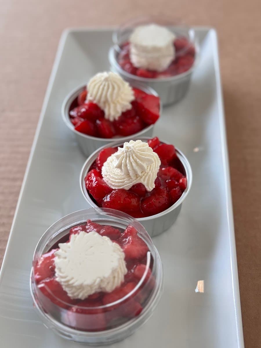 Wedding cake by Elisa's Cake by the #Pound