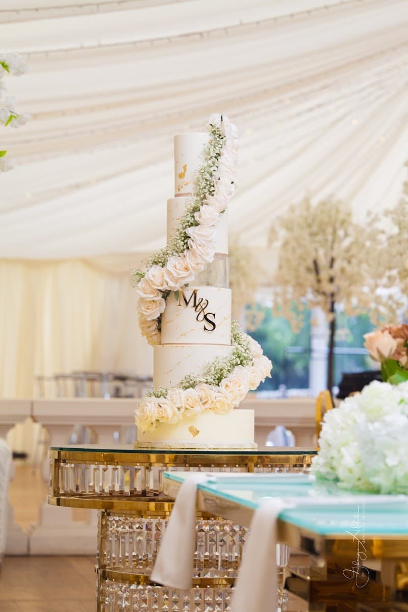 Wedding cake by CakesbyBims