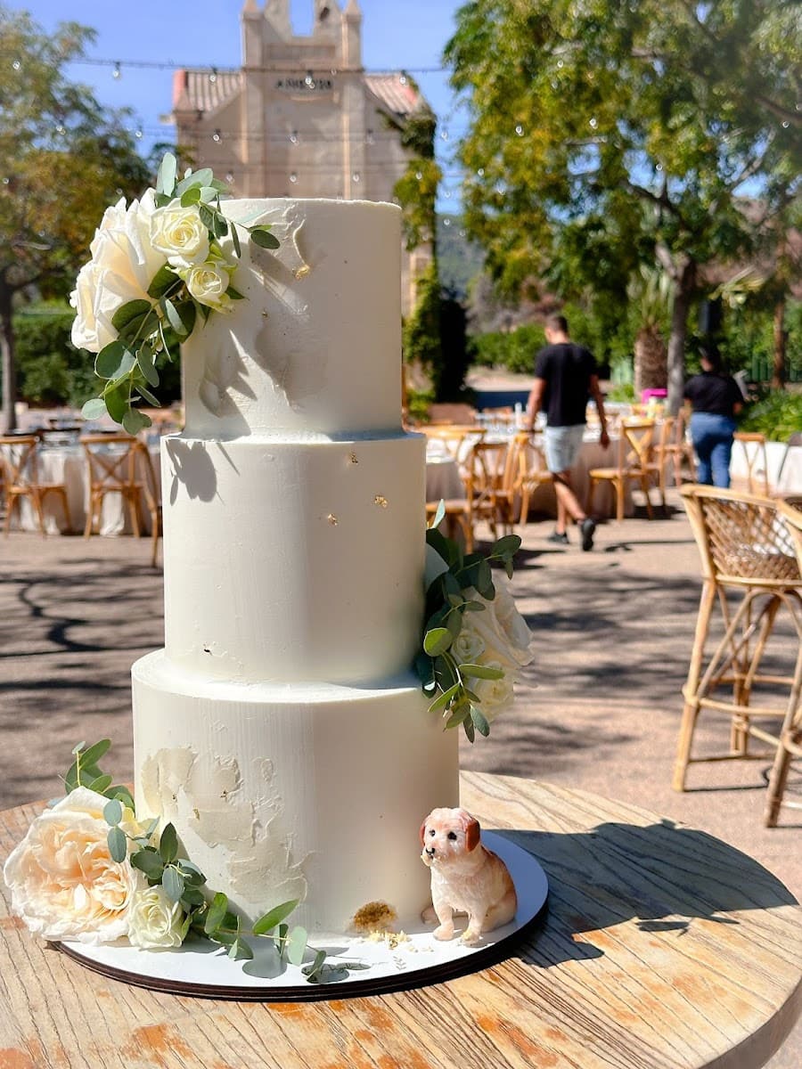 Wedding cake by Angela Cerón Cake Studio