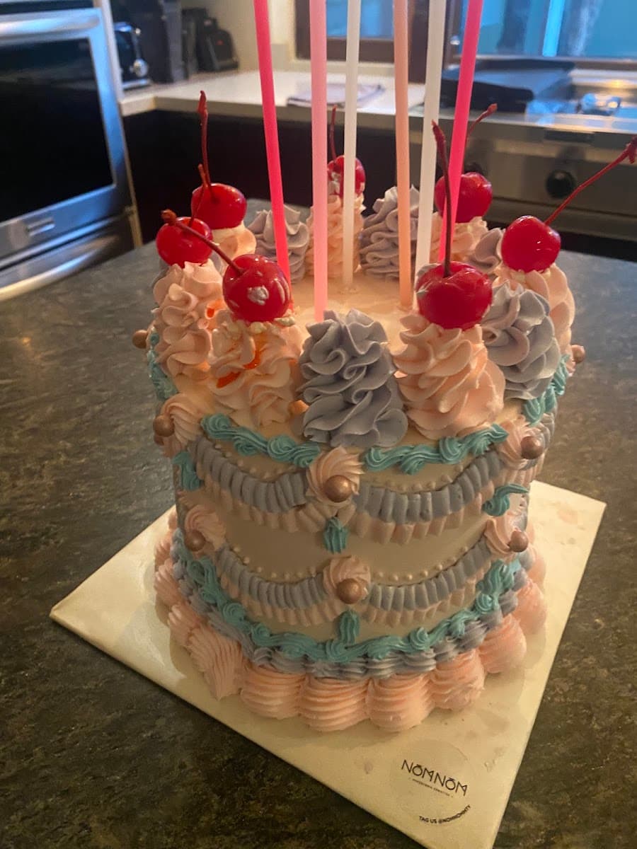 Wedding cake by NOM NOM: Repostería Creativa