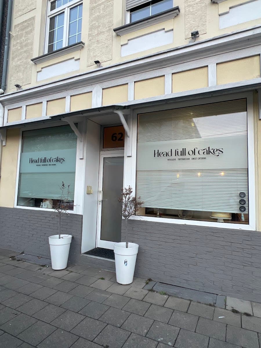 Wedding cake by Head full of cakes